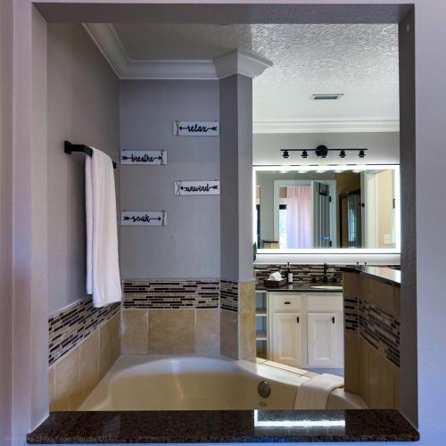 Themed Luxury Apartment With Pools and Jacuzzi photo 18