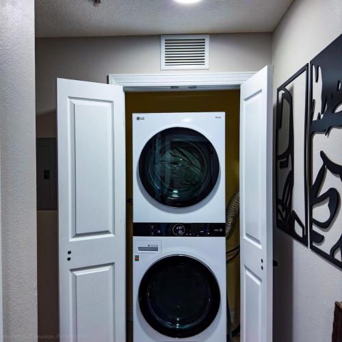 Themed Luxury Apartment With Pools and Jacuzzi photo 26