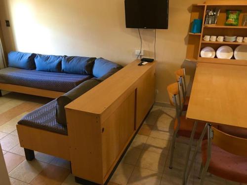 a living room with a couch and a table at Cabañas Posada del Sol in Junín