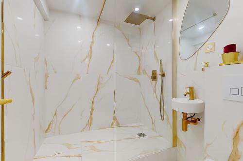 Koupelna v ubytování Suite romantique avec jacuzzi