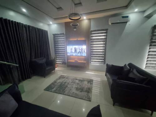TV a/nebo společenská místnost v ubytování Stren Mulberry Apartments