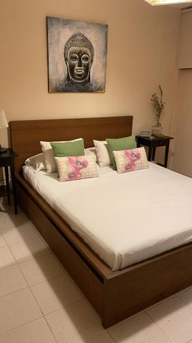a bedroom with a bed with a statue of a head at Tagara in Puerto de Santiago