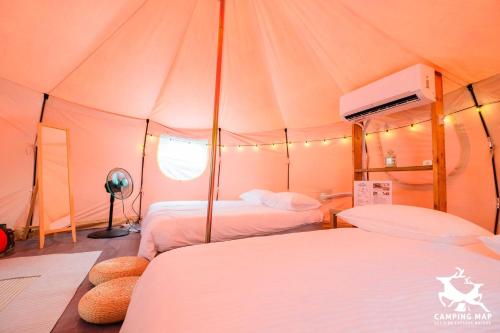 Postel nebo postele na pokoji v ubytování 99Glamping