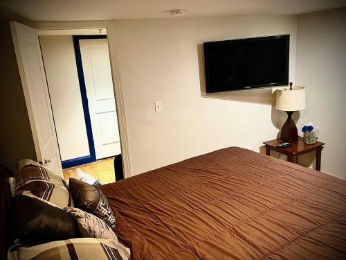 Downtown Riverview Loftにあるテレビまたはエンターテインメントセンター