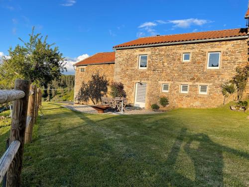 Ancienne ferme rénovée avec jardin privé, poêle à bois et terrasse - FR-1-582-44