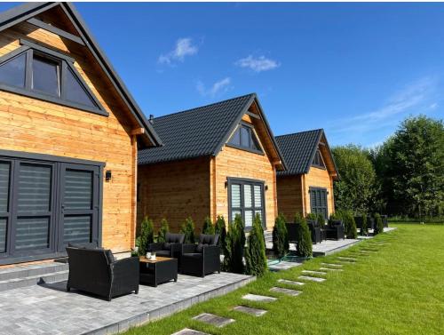 MOJA DEBINA LUX 2, dom z pokojem dziennym, dwiema sypialniami i widokiem na las, blisko plaży