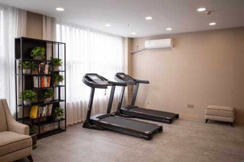 Pusat kecergasan dan/atau kemudahan kecergasan di Shanghai Joyful Star Hotel-Free shuttle bus to Pudong Airport and Disneyland