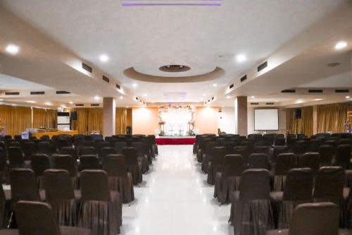 Hotel Mariat Sorongにあるビジネスエリアまたは会議室