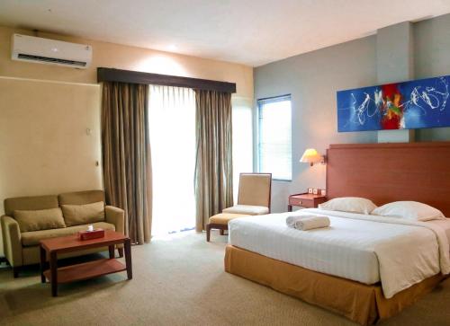 Hotel Mariat Sorongにあるベッド