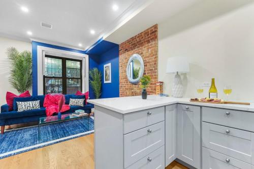 a kitchen with blue walls and a blue couch at SWJ544FH Huge 6BR 4BA Backyard Access in New York