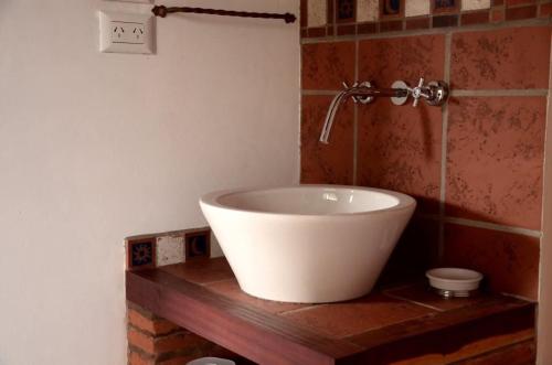 a bathroom with a white sink on a wooden counter at Cabaña Duraznillo in El Cantadero