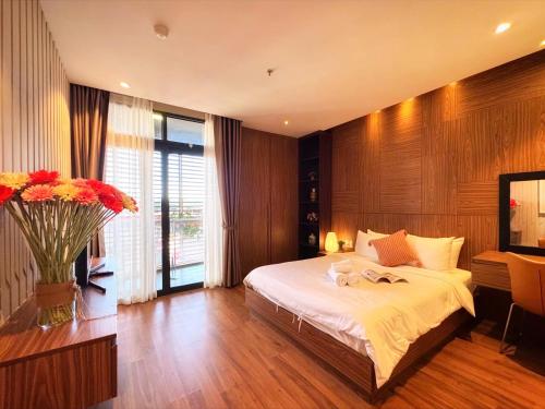 Postel nebo postele na pokoji v ubytování 9Trip Stay in Dalat Center Residence - 4 Star Service Apartment