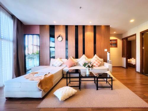 Postel nebo postele na pokoji v ubytování 9Trip Stay in Dalat Center Residence - 4 Star Service Apartment