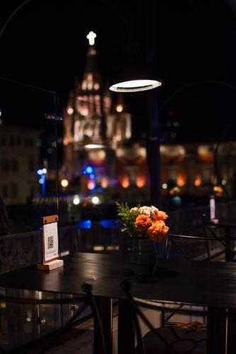 a table with a vase of flowers on top of a building at Casa 1810 Hotel Boutique in San Miguel de Allende