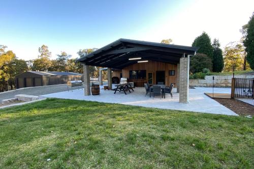 Taman di luar Vineyard Retreat entire home