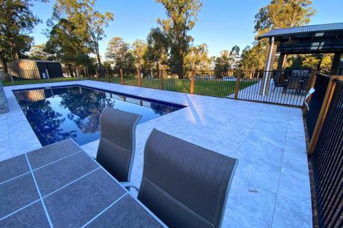 Kolam renang di atau dekat dengan Vineyard Retreat entire home