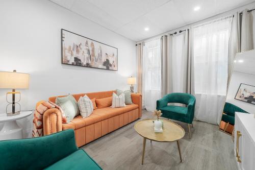 Φωτογραφία από το άλμπουμ του Apartment Near NYC easy access to transportation σε West New York