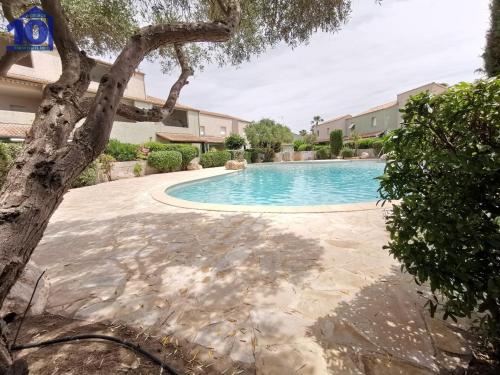 Photo de la galerie de l'établissement Pavillon 7 pers avec piscine, clim, parking à Valras-Plage - FR-1-781-76, à Valras-Plage