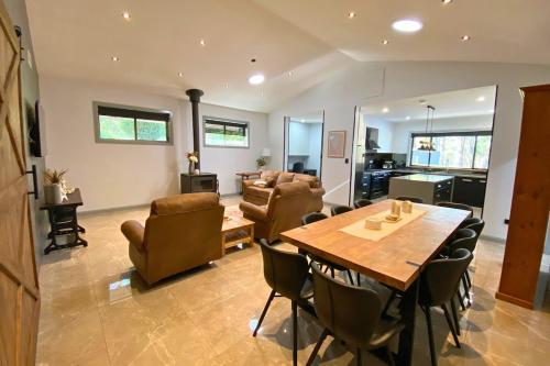 Dapur atau dapur kecil di Vineyard Retreat entire home