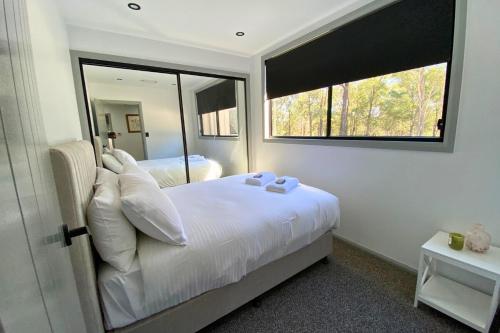 Katil atau katil-katil dalam bilik di Vineyard Retreat entire home