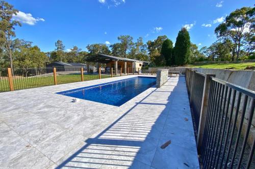 Kolam renang di atau dekat dengan Vineyard Retreat entire home