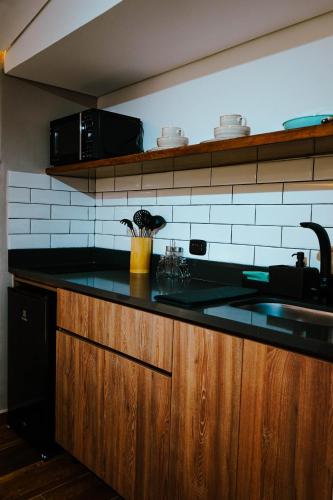 Stadium Home Shelterにあるキッチンまたは簡易キッチン