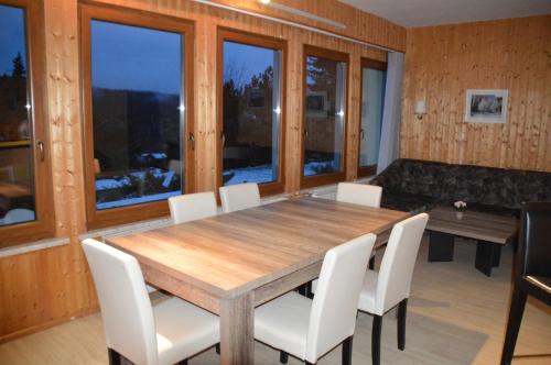  Bergpanorama Ruhla -  Chambre  photo :   Shower    Bath    TV                           