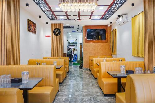 Χώρος καθιστικού στο FabHotel Rising Surya - Nr Embassy Tech Zone