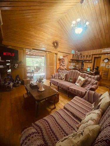 Ruang duduk di St Vincents Arbor Cabin