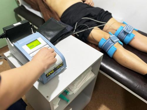 a person is using a machine with their legs at Nafta Sanatorium in Naftalan
