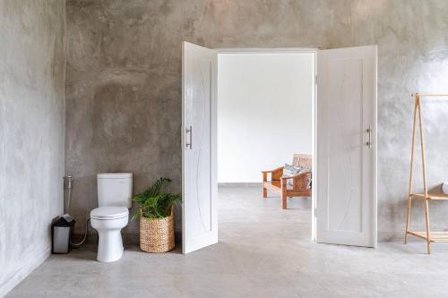 Ένα μπάνιο στο Bali Alam Villa
