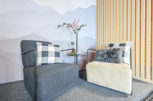 a living room with a chair and aupholstered chair at Frutt Living in Kerns