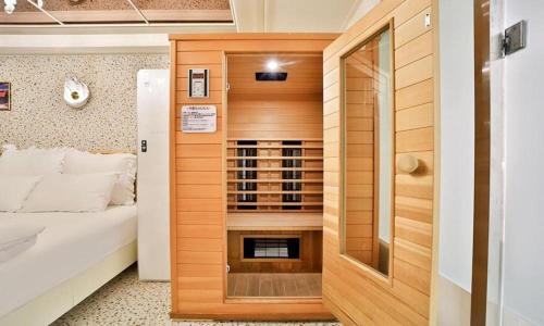 Postel nebo postele na pokoji v ubytování Daegu February Hotel DongdaeguStation