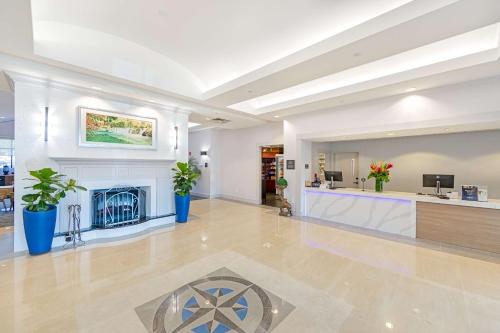 a lobby with a fireplace and a reception desk at Homewood Suites by Hilton East Rutherford - Meadowlands, NJ in East Rutherford