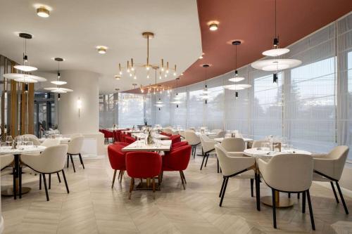 Posezení v ubytování Ramada by Wyndham Bucharest Otopeni Airport