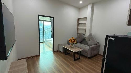 Μια τηλεόραση ή/και κέντρο ψυχαγωγίας στο Era Apartment Doãn Kế Thiện