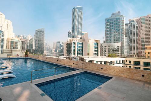 Cozy Urban 2BR Apartment in DEC Tower Marina
