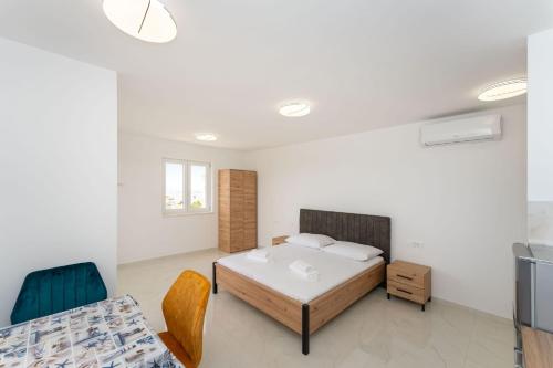 Charming Novalja Apartment with Ocean Views Private Balcony