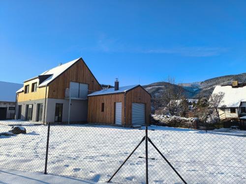 Üldine mäevaade või majutusasutusest Tiny House Stříbrnice pildistatud vaade