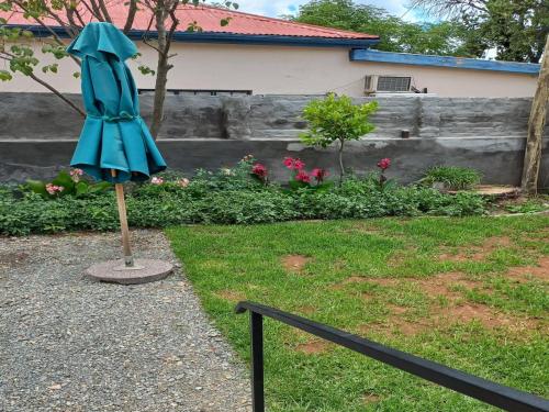 Taman di luar Herb Garden Guesthouse