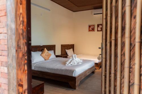 a bedroom with a bed in a room at D Banlieue Homestay And Coffee TP Kon Tum in Kon Tum