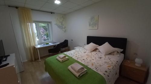 Posteľ alebo postele v izbe v ubytovaní Apartment Zsa Zsa Zenta 1