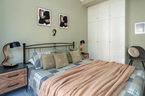 a bedroom with a bed and a desk and a chair at The Greens premium house - Luxury Apartment in the Heart of the City by Villa Mana Gers in Zakynthos Town
