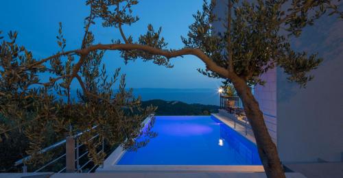 Makarska - Villa Amare s prekrasnim pogledom na more, infinity bazen