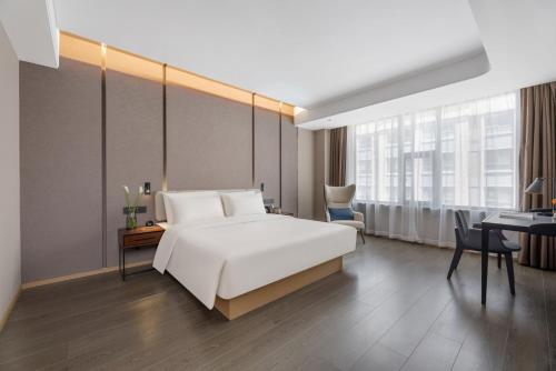 Ένα ή περισσότερα κρεβάτια σε δωμάτιο στο Atour Hotel Xi'an North High-speed Railway Station North Square