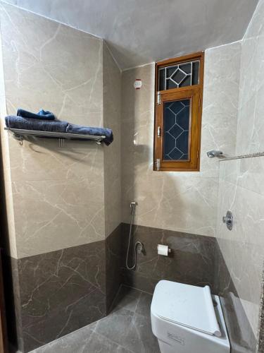 Bilik mandi di Luxury 3BHK Independent House Entire Villa