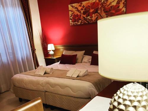 Postel nebo postele na pokoji v ubytování Hotel Borgo Antico