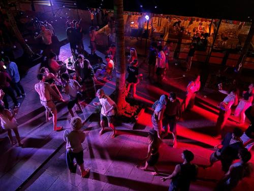 Επισκέπτες που μένουν στο Mandala House - Party hostel