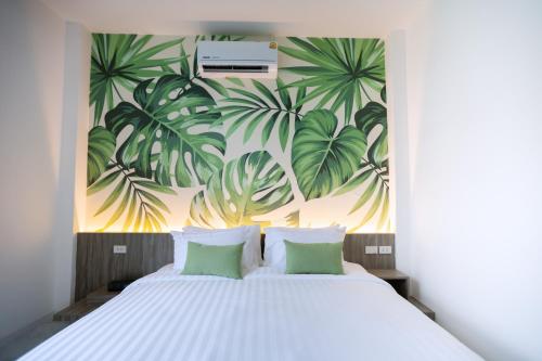 Tree Airport Hotel Hatyaiにあるベッド