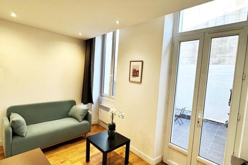 Coquet petit Studio Hyper centre Lumineux avec Terrasse